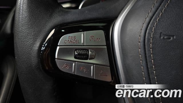 BMW 5 Series 2019 — ფოტო 15/20