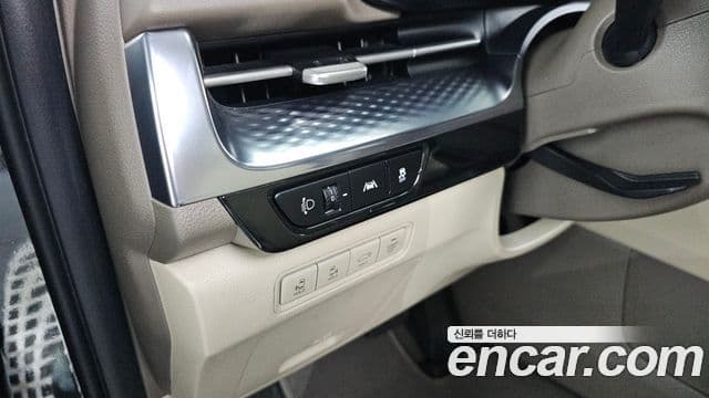 Kia Carnival 2021 — ფოტო 16/20