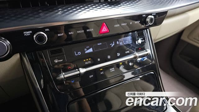 Kia Carnival 2021 — ფოტო 17/20