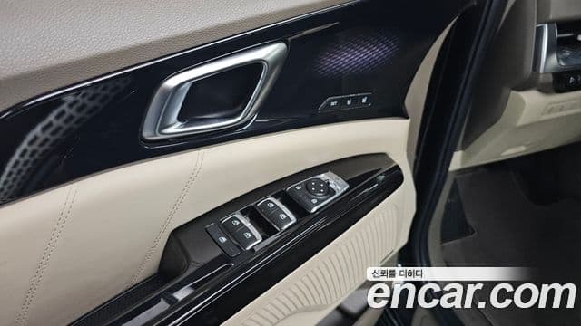 Kia Carnival 2021 — ფოტო 18/20