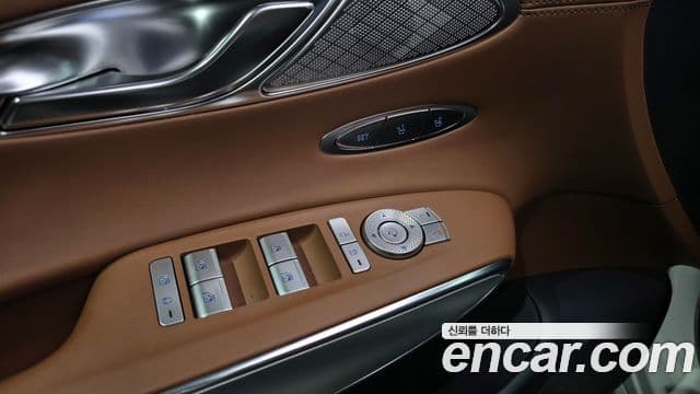 Genesis GV70 2022 — Photo 16/31