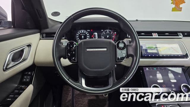 Land Rover Range Rover Velar 2018 — ფოტო 13/20