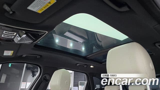 Land Rover Range Rover Velar 2018 — ფოტო 17/20