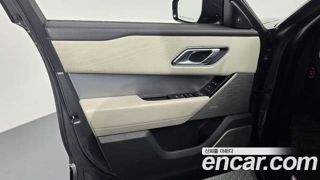 Land Rover Range Rover Velar 2018 — Photo 1/31