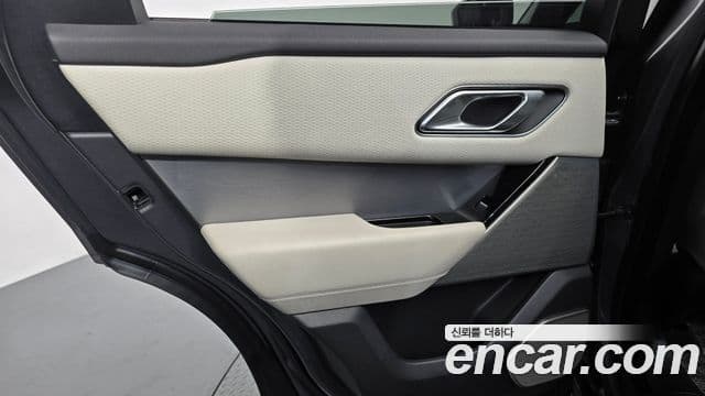 Land Rover Range Rover Velar 2018 — Photo 9/31