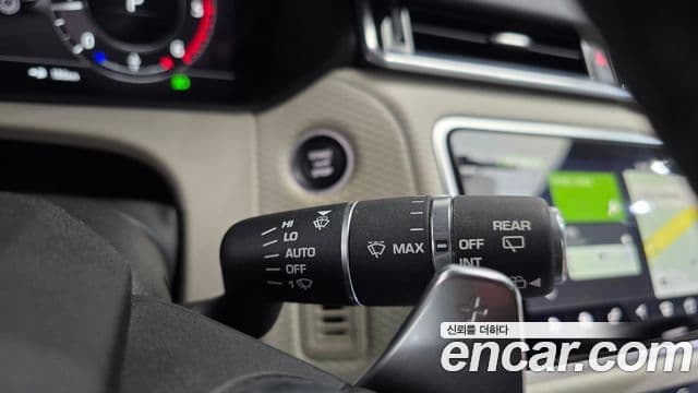 Land Rover Range Rover Velar 2018 — Photo 16/31