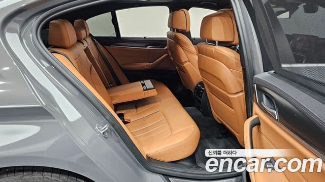 BMW 5 Series 2022 — Photo 19/36
