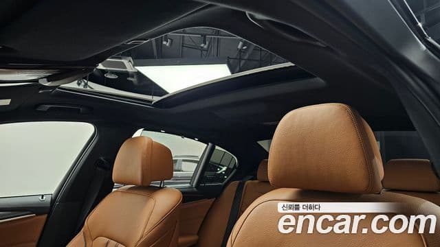 BMW 5 Series 2022 — Photo 36/36