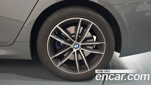 BMW 5 Series 2022 — Photo 25/36