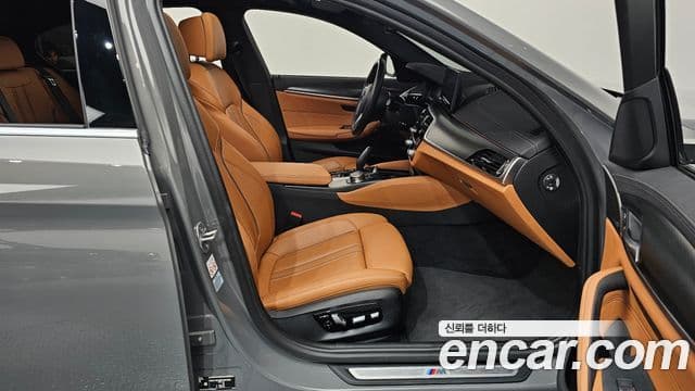 BMW 5 Series 2022 — Photo 30/36