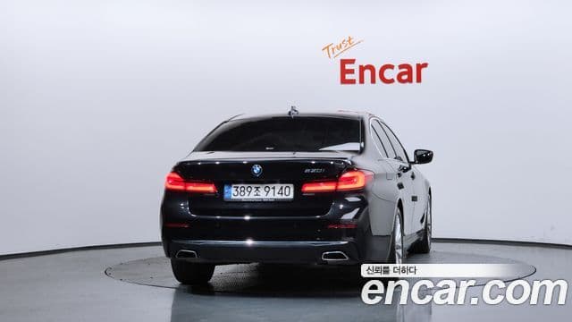 BMW 5 Series 2022 — ფოტო 4/20
