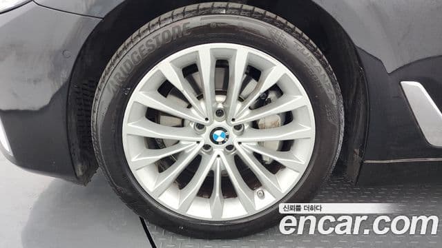 BMW 5 Series 2022 — ფოტო 5/20