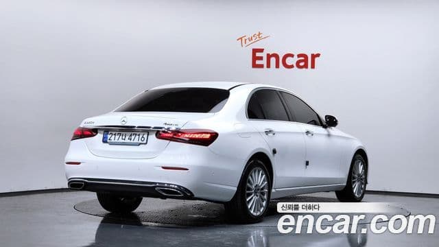 Mercedes-Benz E-Class 2023 — ფოტო 2/20