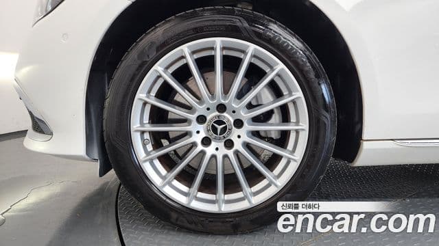 Mercedes-Benz E-Class 2023 — ფოტო 5/20