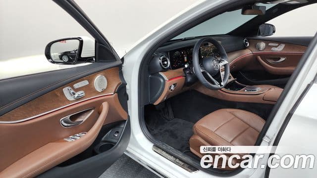 Mercedes-Benz E-Class 2023 — ფოტო 10/20