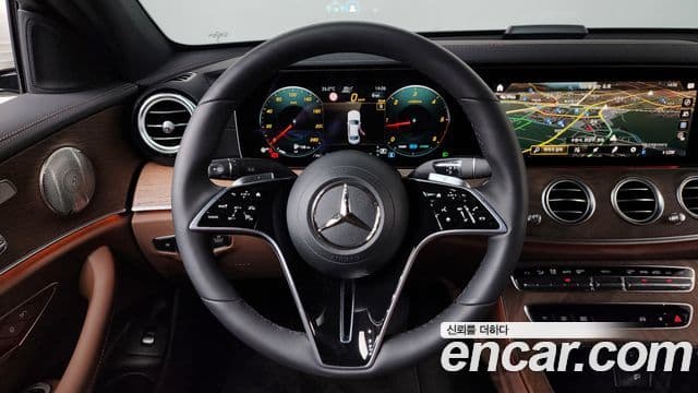 Mercedes-Benz E-Class 2023 — ფოტო 13/20
