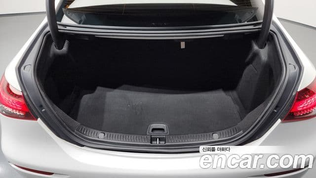 Mercedes-Benz E-Class 2023 — ფოტო 19/20