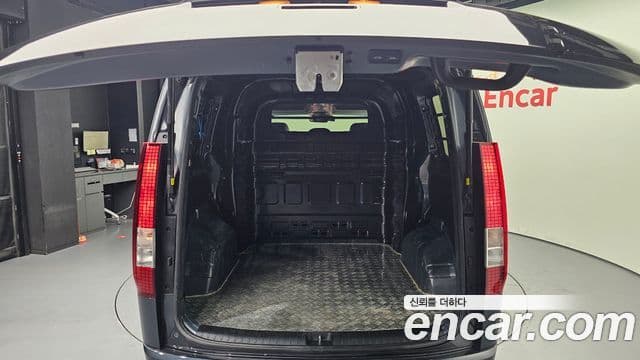Hyundai Staria 2022 — фото 20 из 20