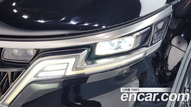Kia Carnival 2022 — ფოტო 19/38