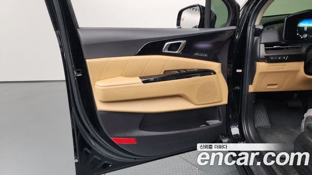 Kia Carnival 2022 — ფოტო 33/38