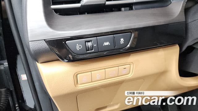 Kia Carnival 2022 — ფოტო 26/38