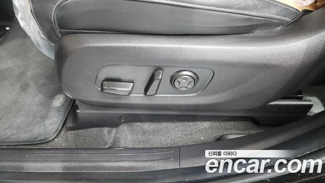 Kia Carnival 2022 — ფოტო 36/38