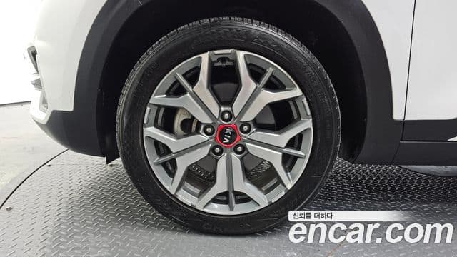 Kia Seltos 2020 — ფოტო 5/20