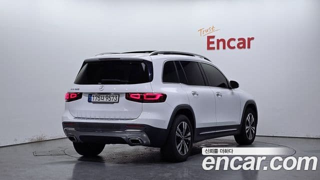 Mercedes-Benz GLB-Class 2021 — ფოტო 2/20