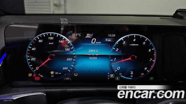 Mercedes-Benz GLB-Class 2021 — ფოტო 8/20
