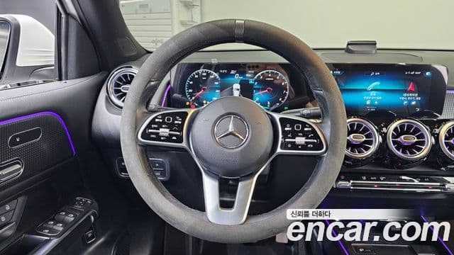 Mercedes-Benz GLB-Class 2021 — ფოტო 13/20