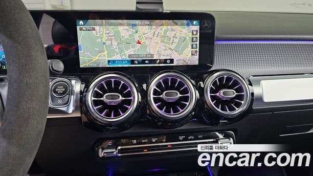 Mercedes-Benz GLB-Class 2021 — ფოტო 14/20