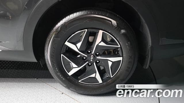 Kia Sorento 2023 — ფოტო 18/30