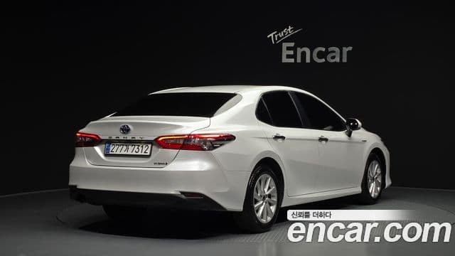 Toyota Camry 2024 — Şəkil 18/30