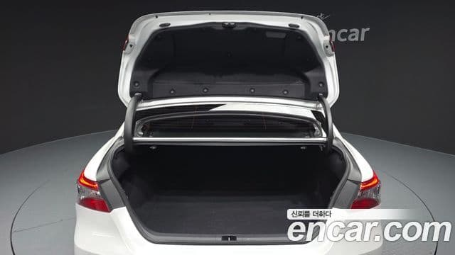 Toyota Camry 2024 — Şəkil 16/30
