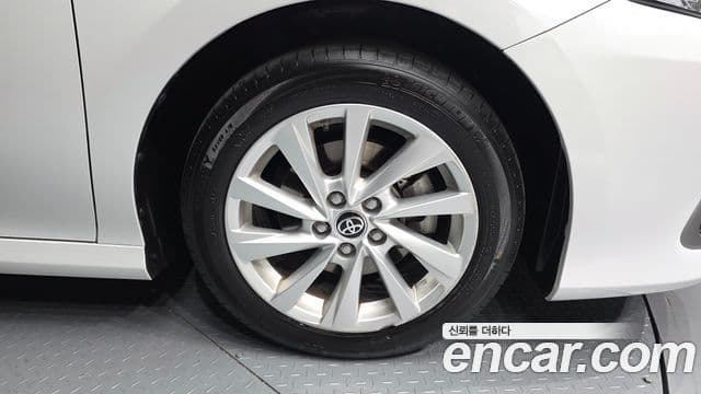 Toyota Camry 2024 — Şəkil 11/30