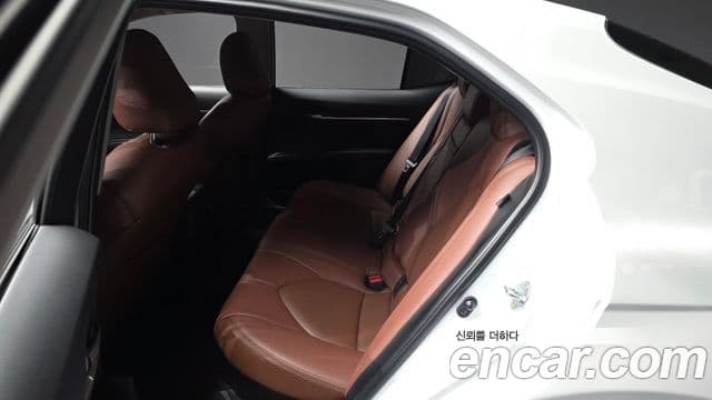 Toyota Camry 2024 — Şəkil 13/30