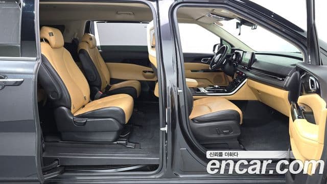Kia Carnival 2023 — ფოტო 11/20