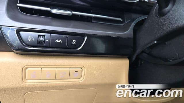 Kia Carnival 2023 — ფოტო 17/20