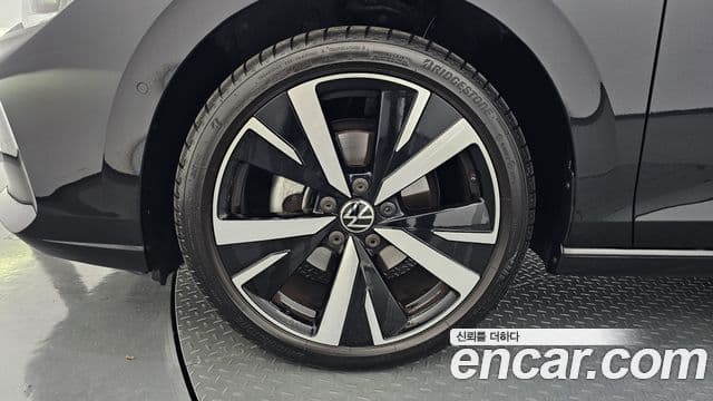 Volkswagen Golf 2025 — ფოტო 5/20