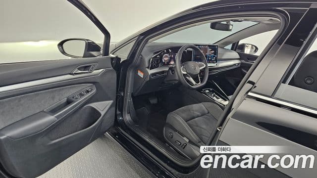 Volkswagen Golf 2025 — ფოტო 10/20