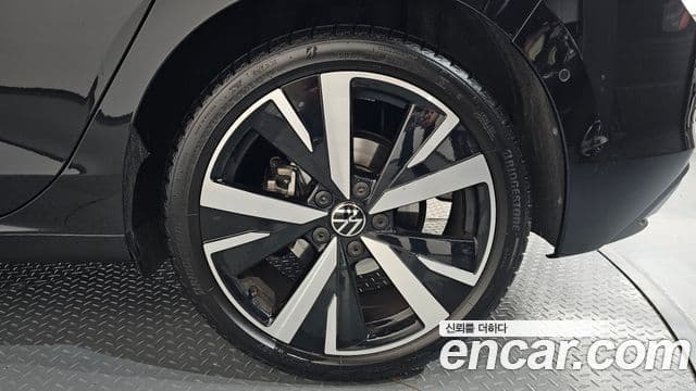 Volkswagen Golf 2025 — Photo 14/34