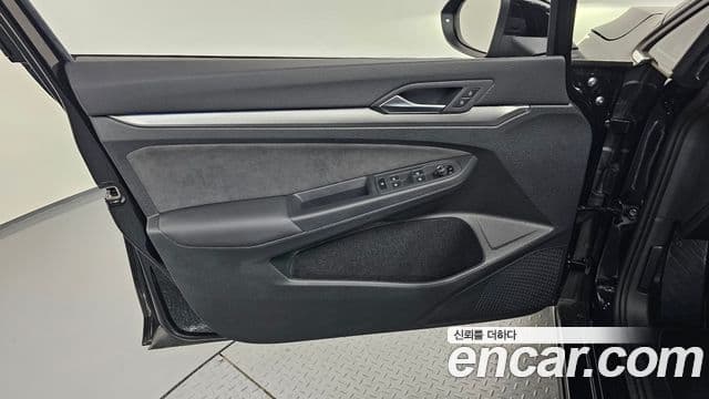 Volkswagen Golf 2025 — Photo 9/34