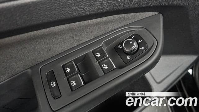 Volkswagen Golf 2025 — Photo 31/34