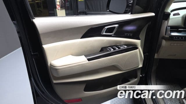 Kia Carnival 2022 — Photo 7/34