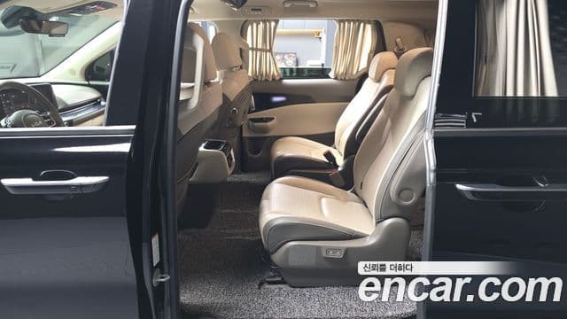Kia Carnival 2022 — Photo 8/34