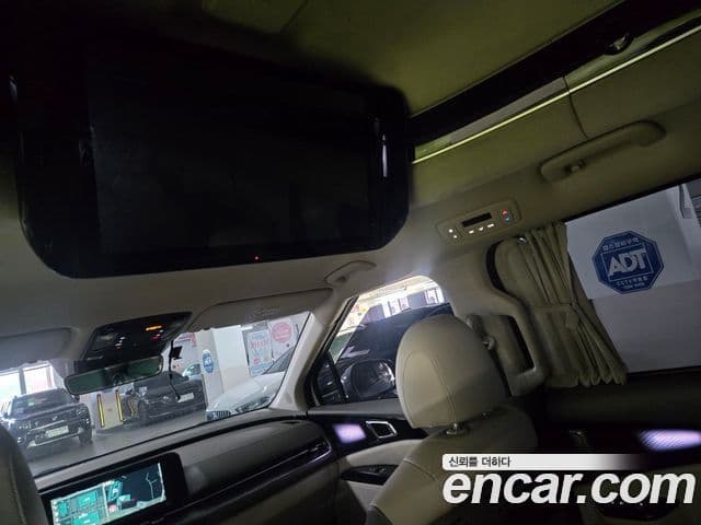 Kia Carnival 2023 — Фото 17/19