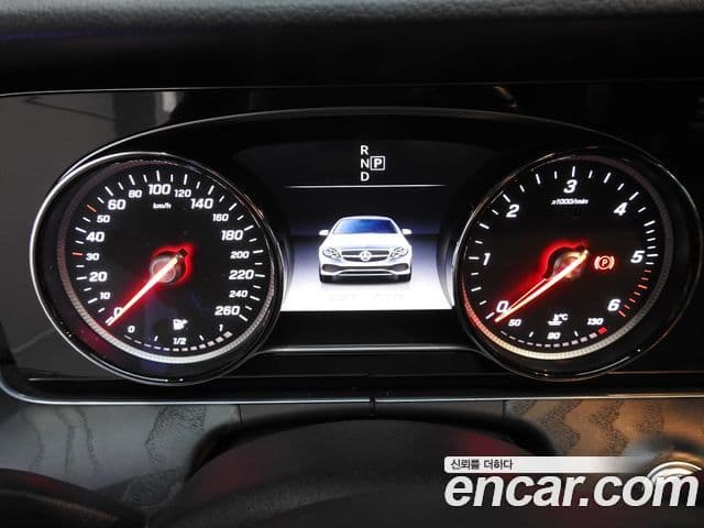 Mercedes-Benz E-Class 2018 — Şəkil 10/20