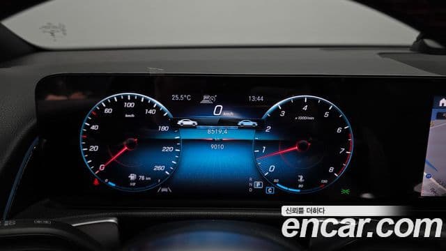 Mercedes-Benz GLB-Class 2023 — ფოტო 8/20