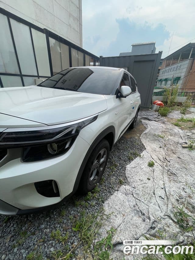 Kia Seltos 2023 — Şəkil 9/19
