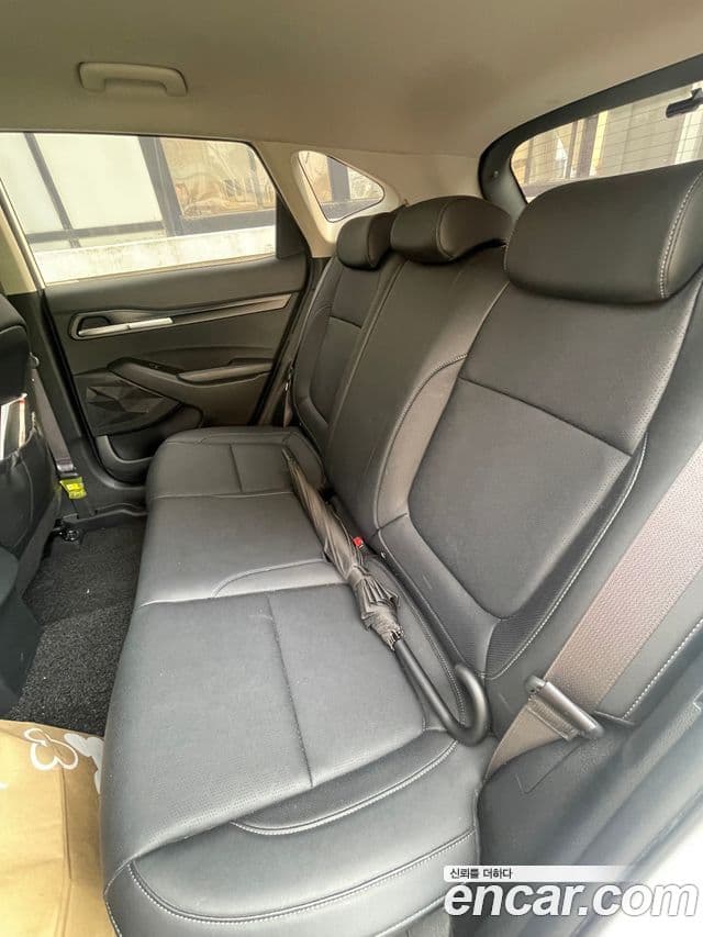 Kia Seltos 2023 — Şəkil 10/19